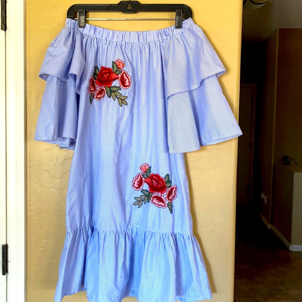 Small mini Off the shoulder flower stripe dress